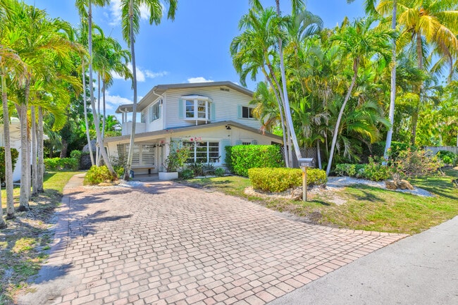 Front of home - 3509 NE 20th Ave Unidad Palm House #3509