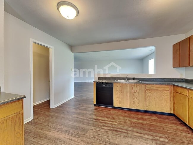 Photo - 2373 Blackthorn Dr