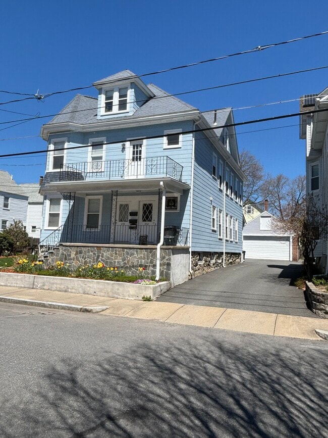 Building Photo - 242 Brown St Unit 240 Brown st