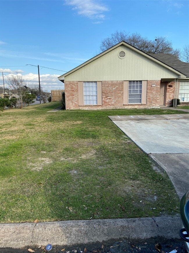 Building Photo - 12051 Troulon Dr