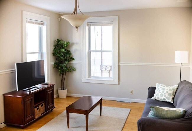 Photo - 3 Bedroom Single Family Home!