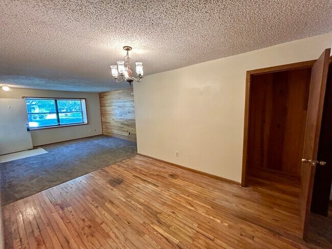 Photo - 723 Locust St