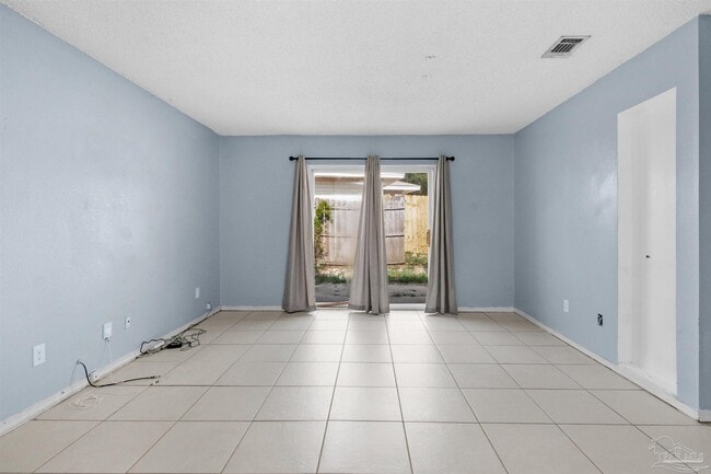 Building Photo - 1555 Green Briar Pkwy