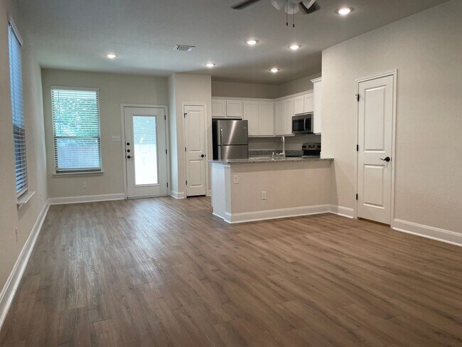 Photo - 10330 Lynwood Vlg