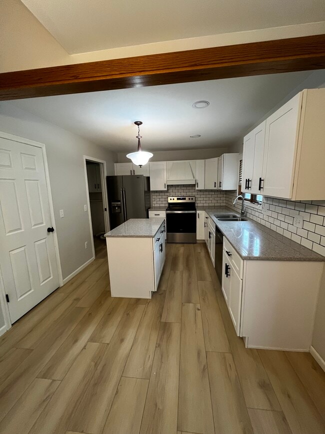Photo - 705 Plainfield Ct Unit Updated 4 bedroom duplex
