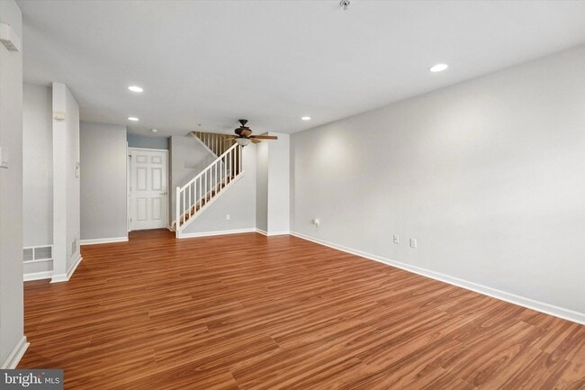 Photo - 222 Flagstone Rd