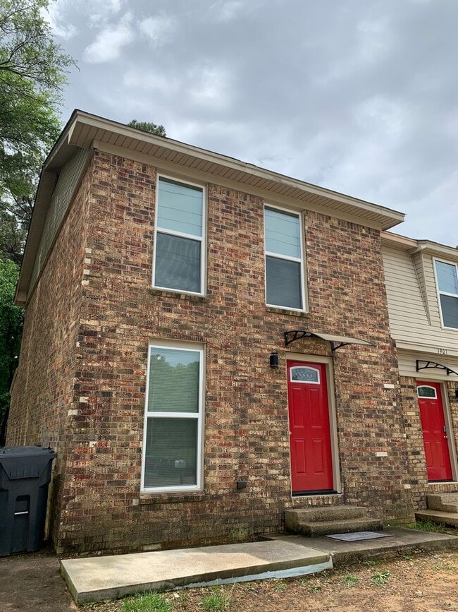 Building Photo - 1901 W Nettleton Ave Unit A