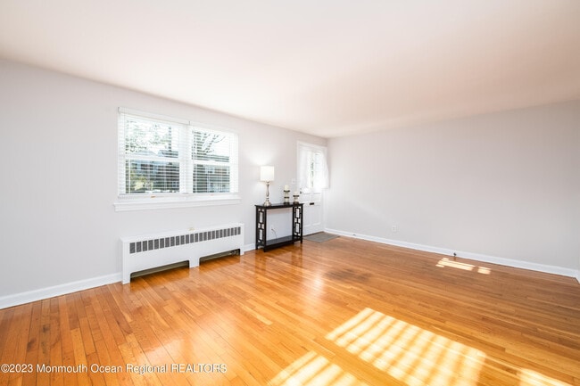 Photo - 19 Manor Dr
