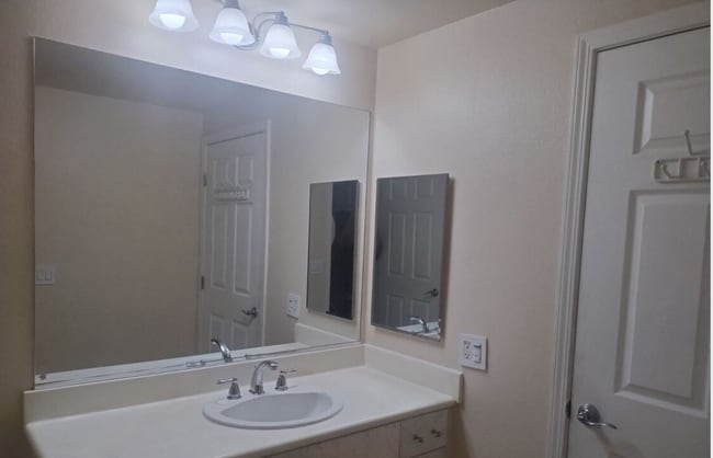 Photo - 1101 S Main St Unit 1101 S Main Street 421