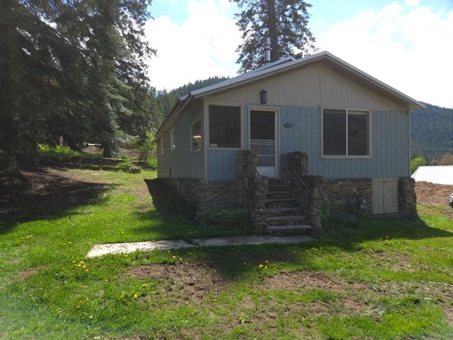 Building Photo - 2 Bed 1 Bath