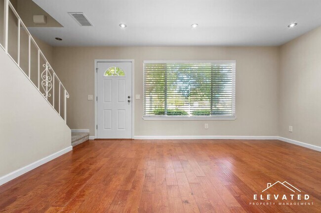 303 Algiers Ct