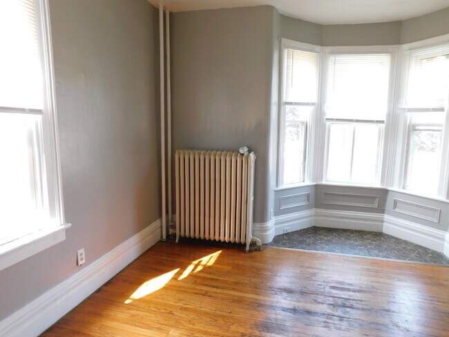 Photo - Spacious 1 Bedroom Apartment in Great Location Unit 1