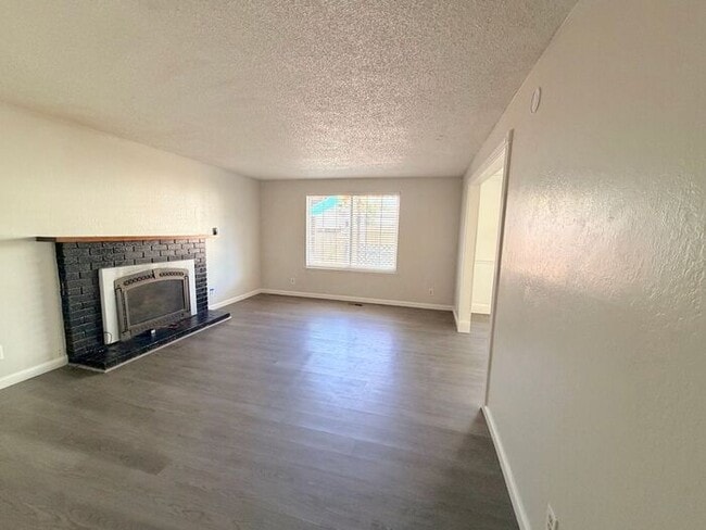 Photo - Sparks Two-story House - Cul-de-Sac (Reed HS, Mendive MS, Diedrichsen ES)