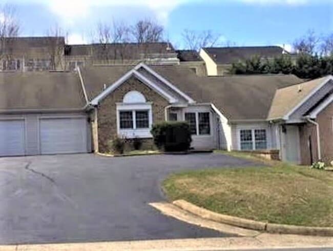 Building Photo - Single level duplex Rental