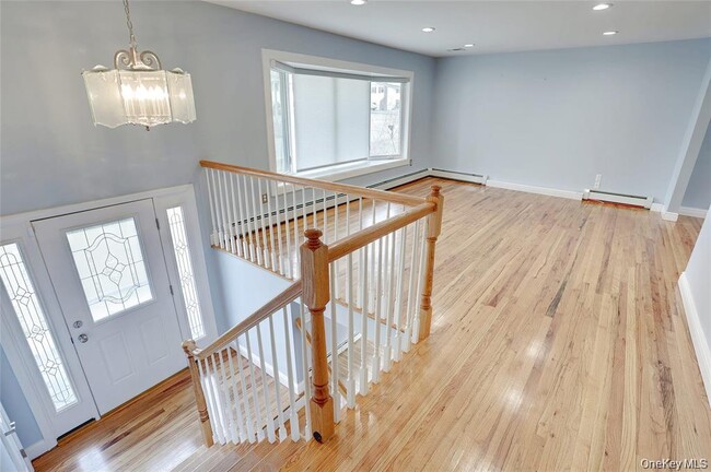 6 Hemlock Ln