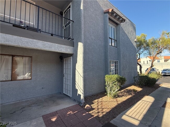 Building Photo - 5219 Caliente St Unit 11 Rental