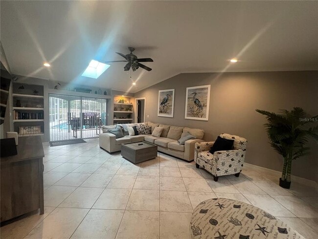 Photo - 681 Verona St