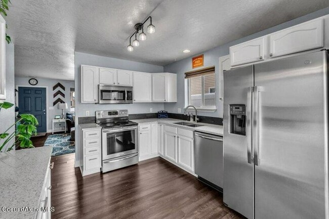 Photo - 3-Bedroom Home in The Landings – Fully Fenced Yard & 2-Car Garage