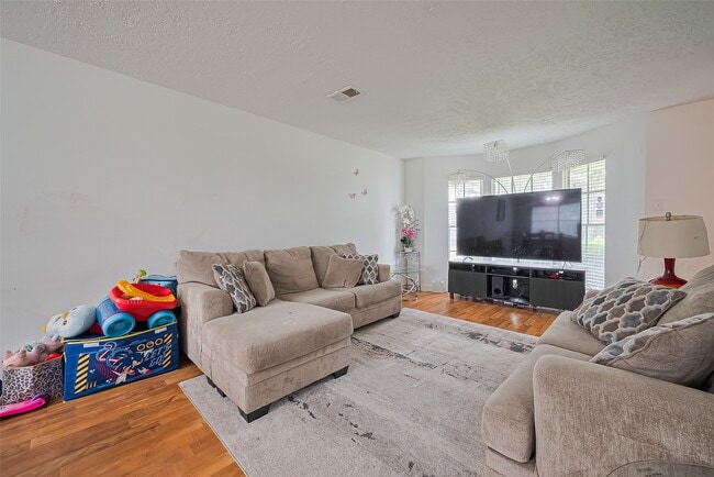 Photo - 13351 Oak Leaf Ln