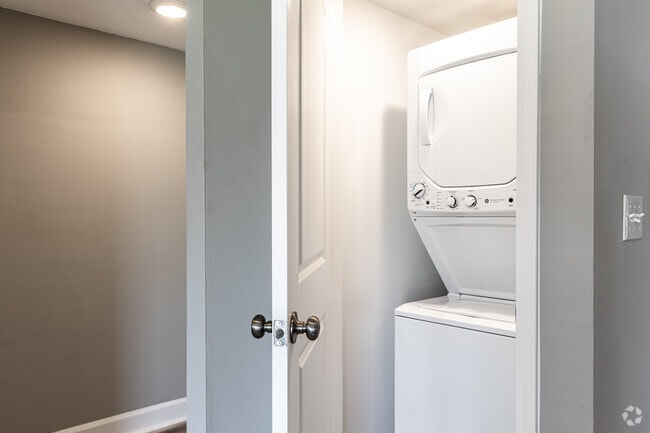 2BR, 1BA - 950SF