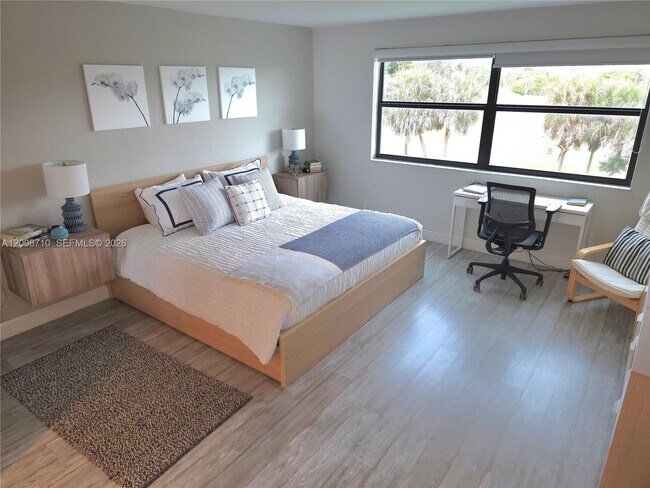 Building Photo - 16171 Blatt Blvd Unit 302