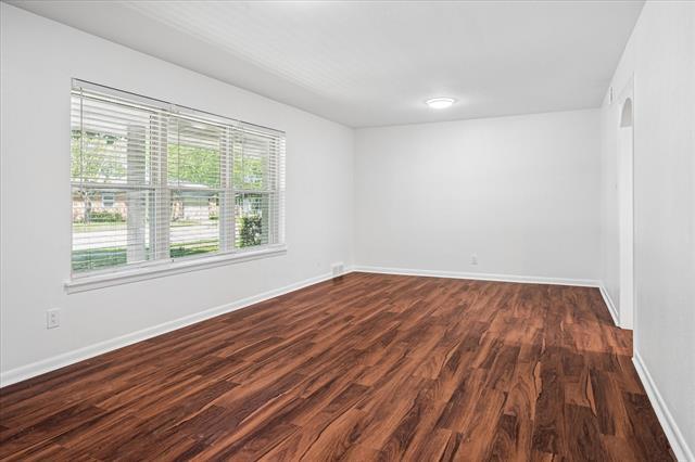 Photo - 202 Joe White St