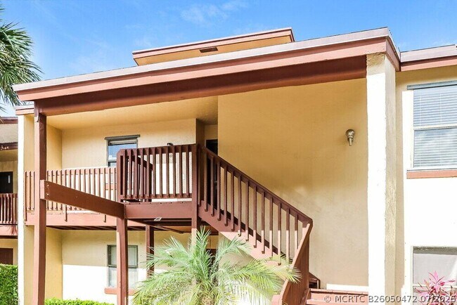 Photo - 304 Lakeview Dr E