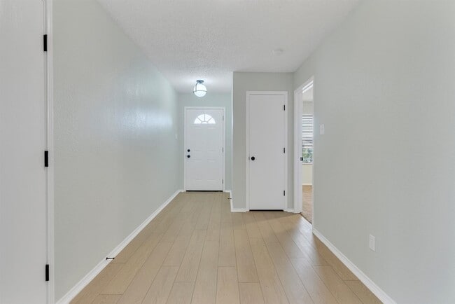 Photo - 131 Sandlewood Dr
