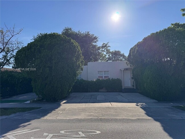 Building Photo - 5800 Taylor St Unit 1
