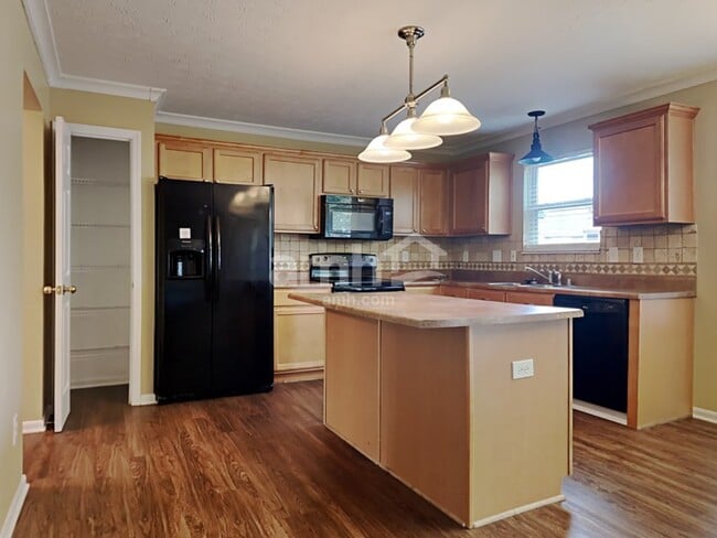 Photo - 180 Regency Sq