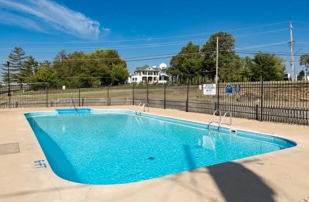 Photo - 321 Cedarview Ct