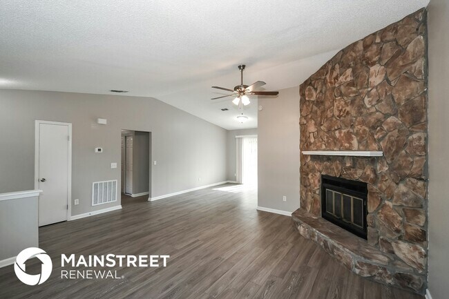 Photo - 2419 Winterwood Cir E