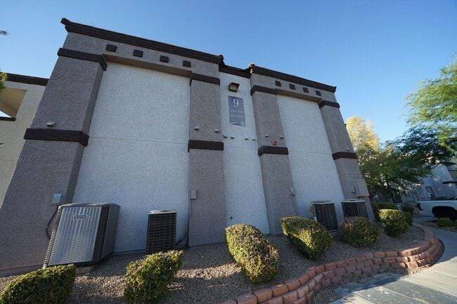 Building Photo - SHOWINGS AVAILABLE NOW Unit 2061