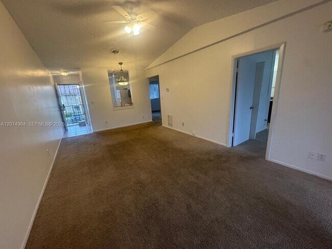 Photo - 142 NW 60th Ave Unidad #62