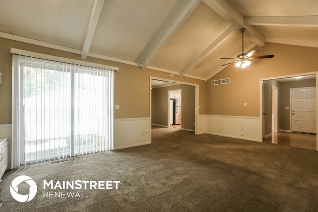 Photo - 404 Meadow Ln