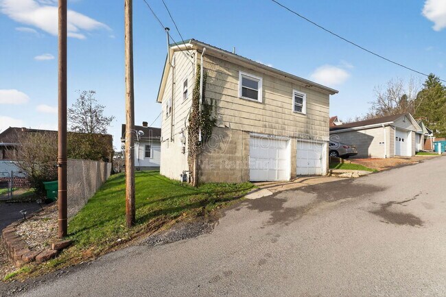 Photo - 604 1/2 Hart Street