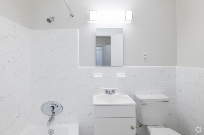 Studio - 675SF - Bathroom