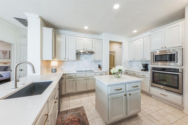 Building Photo - 11817 Lake Stone Dr Rental