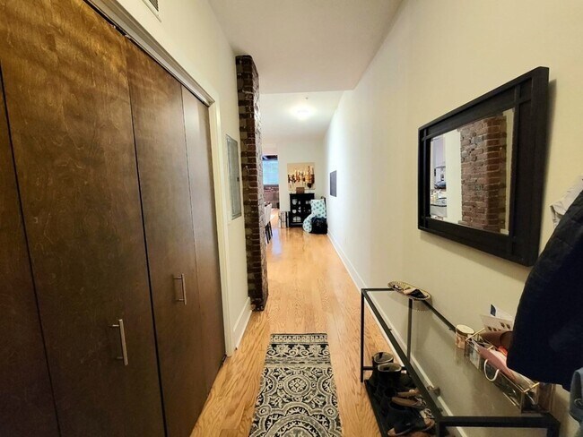 Photo - 154 W 2nd St Unidad 113