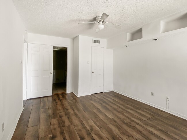 Photo - 2826 S Bartell Dr