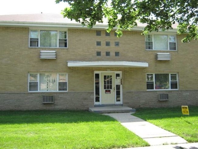 6600 N 77th Street - 2 Bedroom Lower - 6600 N 77th Street - 2  Bedroom Lower Apartment