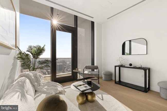 Building Photo - 210 S 12th St Unit PH1B