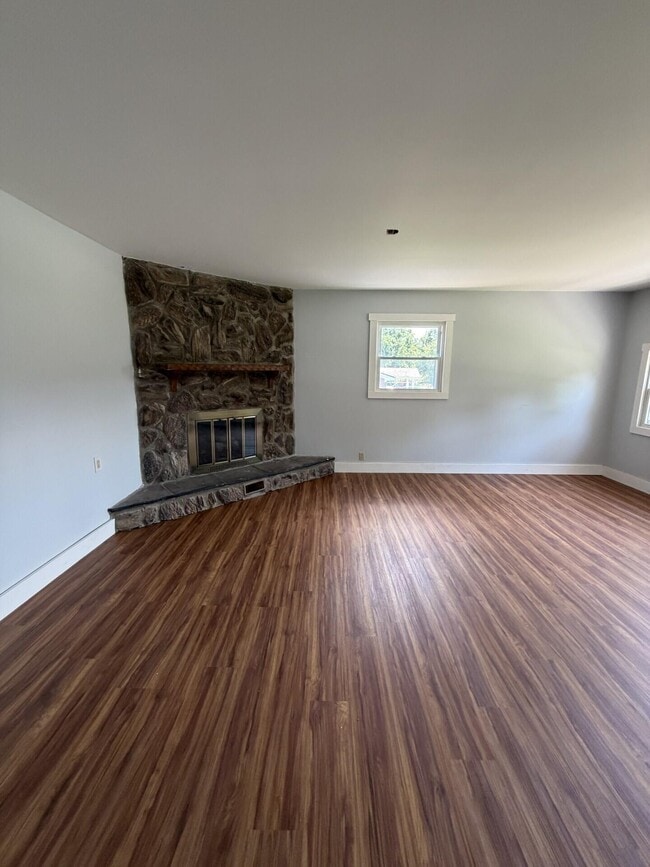 Photo - 721 Wayland Dr