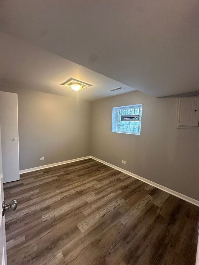 Photo - 923 W 187th St