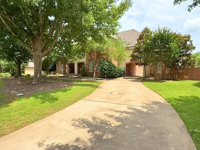 1205 Golden Gate Dr
