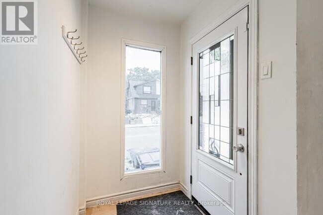 Photo - 573 Coxwell Ave