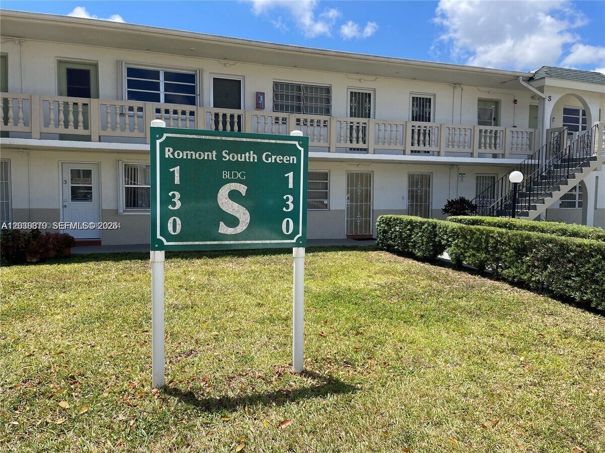 Photo - 130 NE 202nd Terrace Unidad S23