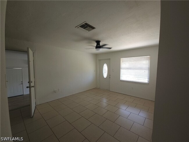 Photo - 3378 Apache St