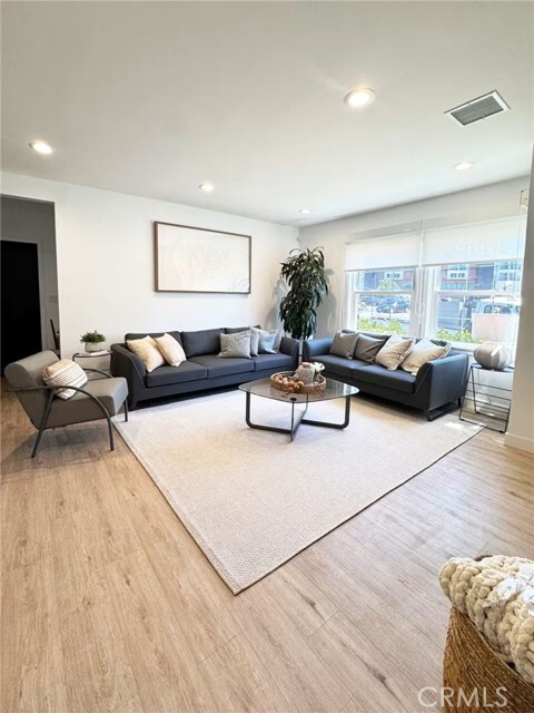 Building Photo - 2141 Fox Hills Dr Rental