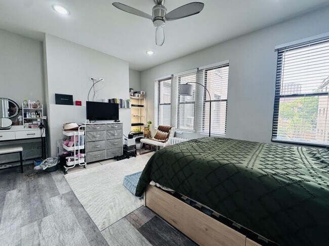 Photo - 0 bedroom in Chicago IL 60657 Unidad R2